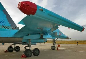 Контейнер комплекса РЭБ "Хибины" Л-175В на самолете Су-34 борт №04 красный